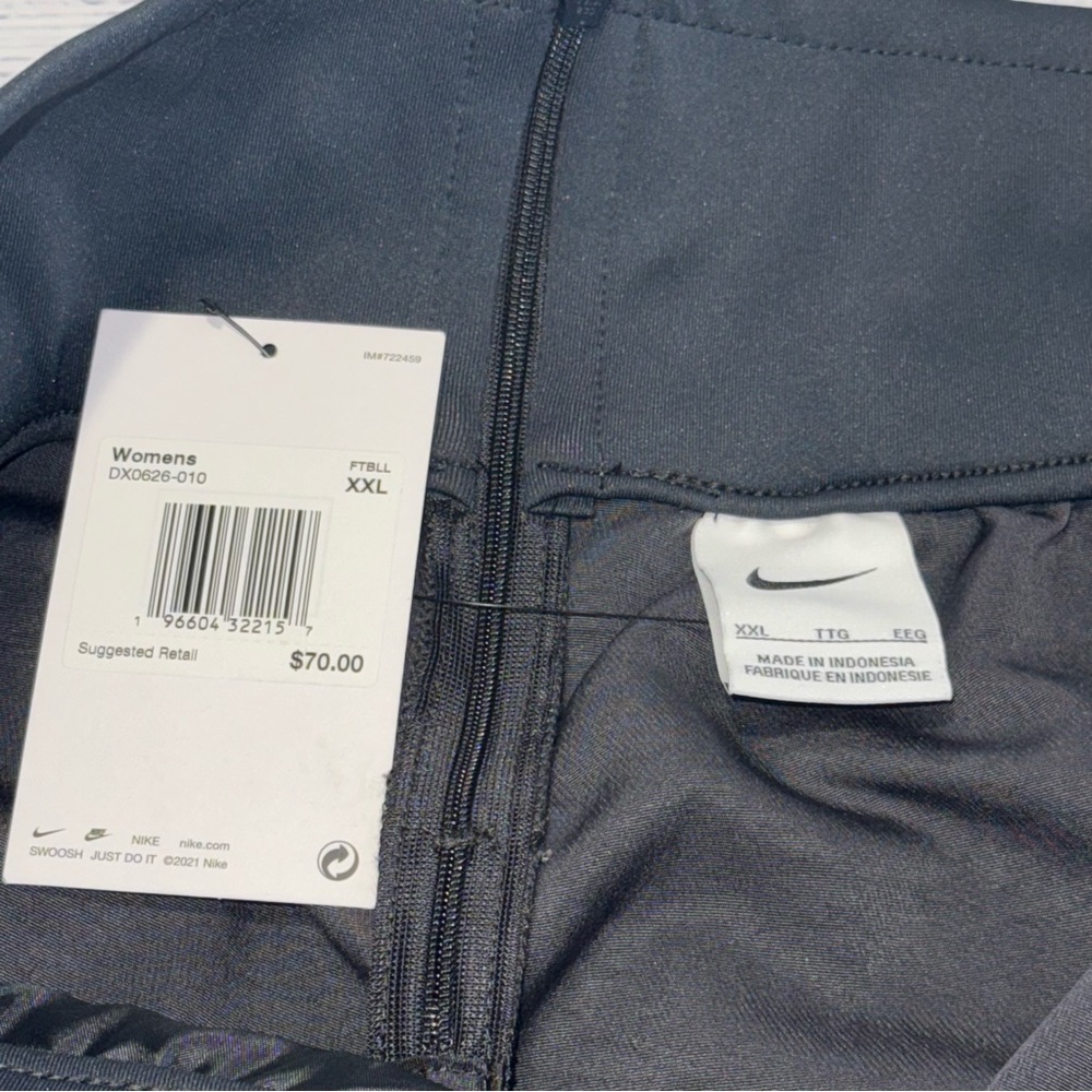 Nike Women's Black Athletic Shorts - Picture 6 of 6